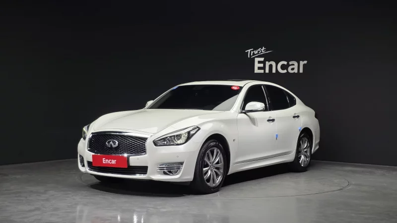Infiniti Q70
