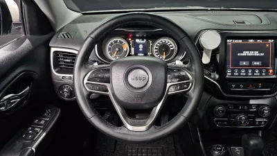 Jeep CHEROKEE