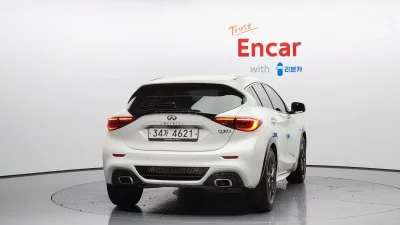 Infiniti Q30