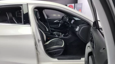 Infiniti Q30