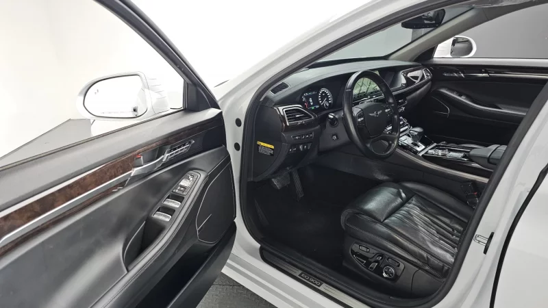 Genesis EQ900