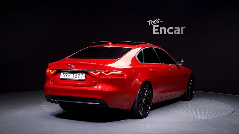 Jaguar XF