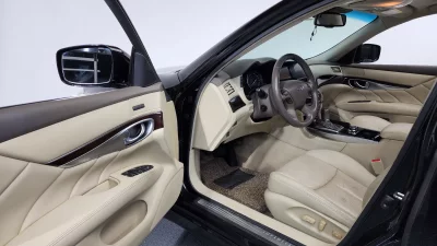 Infiniti M