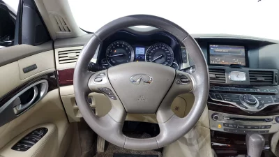 Infiniti M
