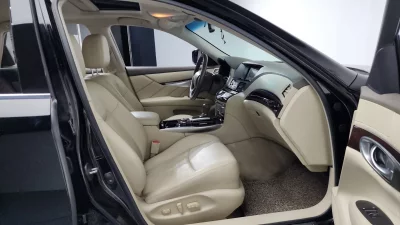 Infiniti M