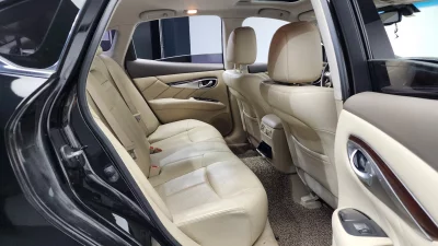 Infiniti M