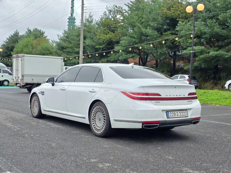 Genesis G90