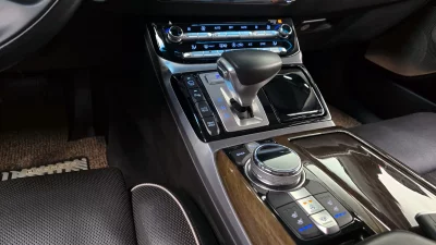 Genesis EQ900