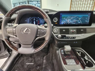 Lexus LS
