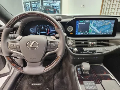 Lexus LS