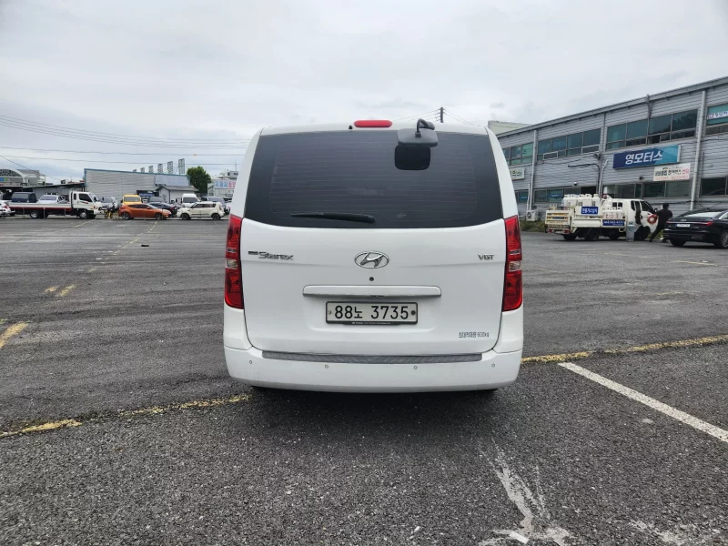 Hyundai Starex