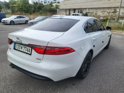 Jaguar XF