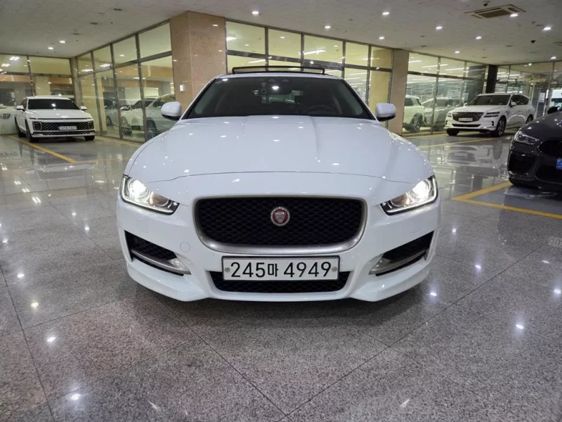 Jaguar XE