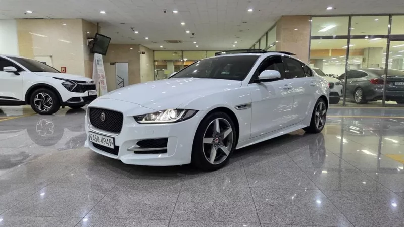 Jaguar XE