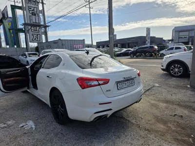 Maserati GHIBLI