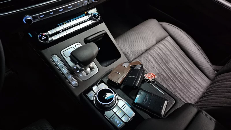 Genesis G90