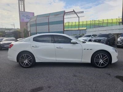 Maserati GHIBLI