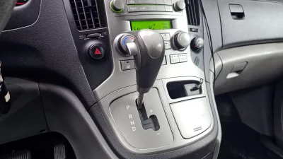 Hyundai Starex