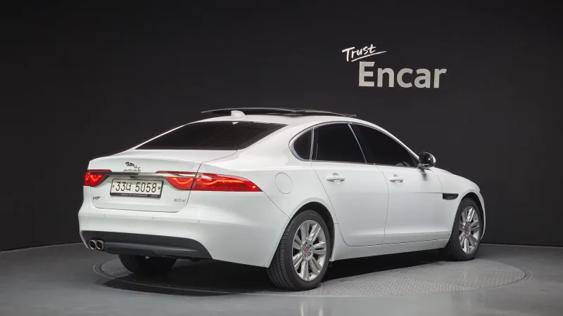 Jaguar XF