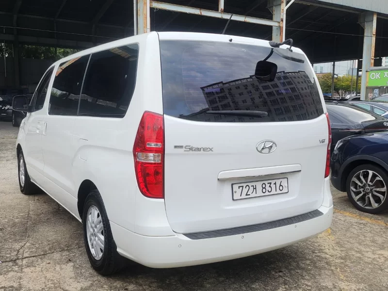 Hyundai Starex