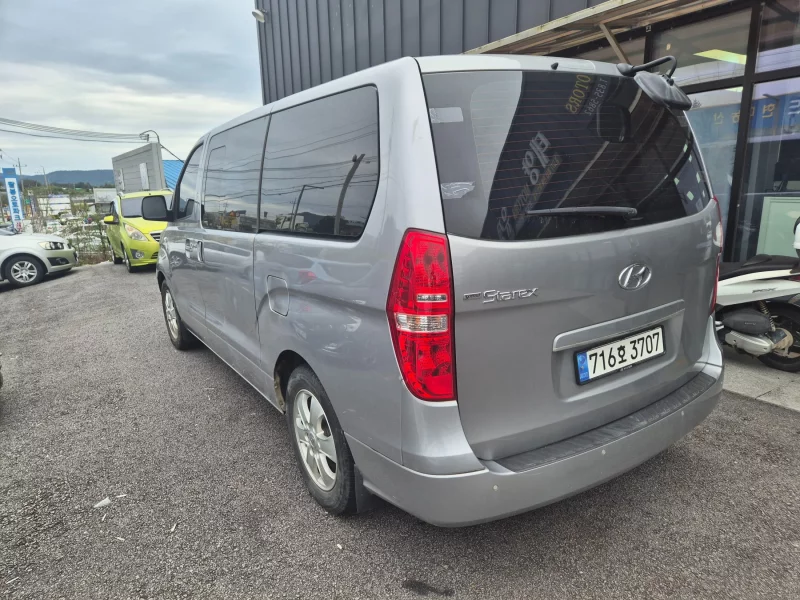 Hyundai Starex