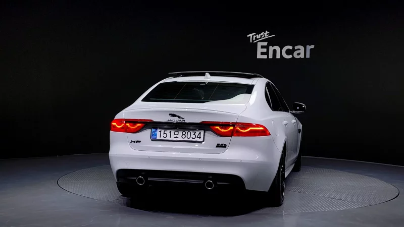 Jaguar XF