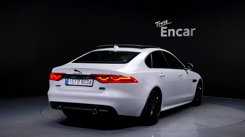 Jaguar XF