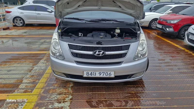 Hyundai Starex