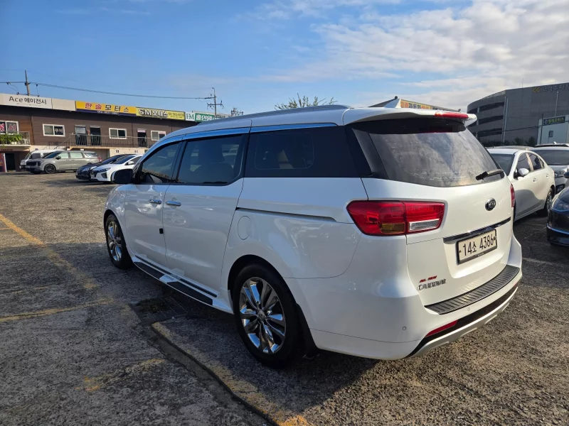Kia Carnival
