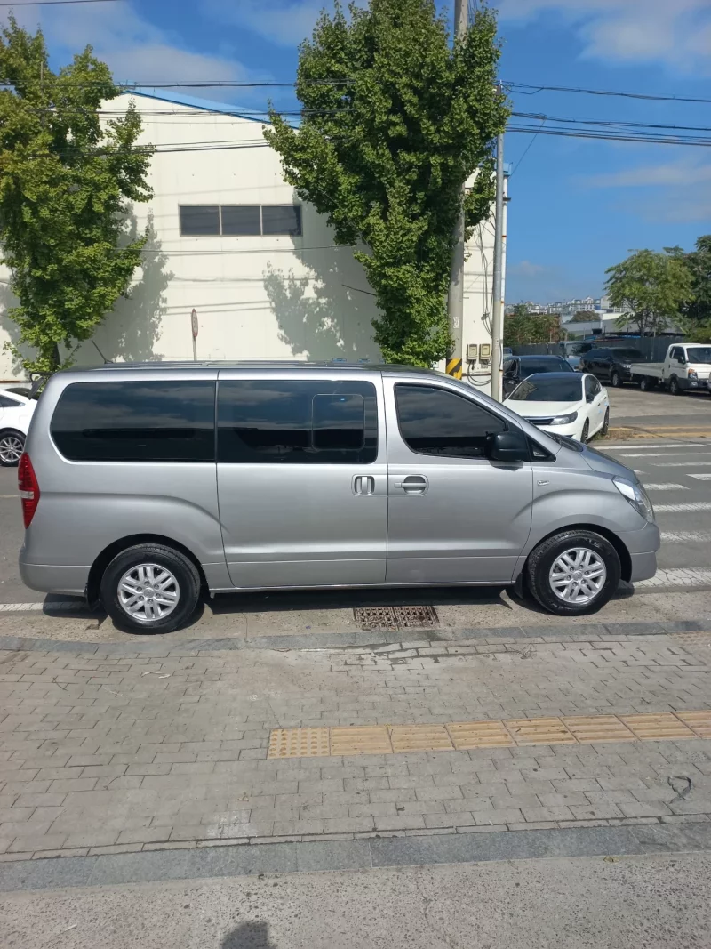 Hyundai Starex