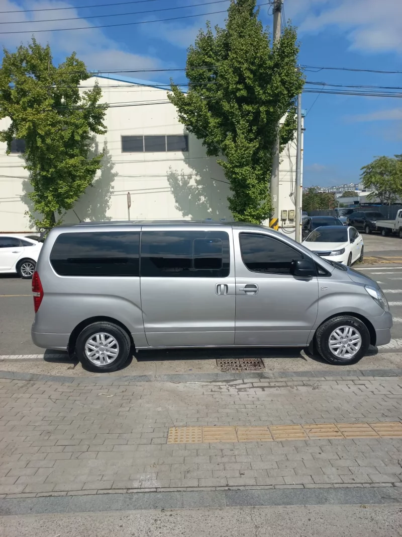 Hyundai Starex