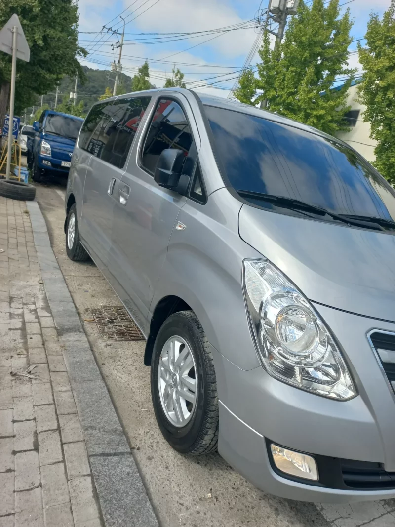Hyundai Starex
