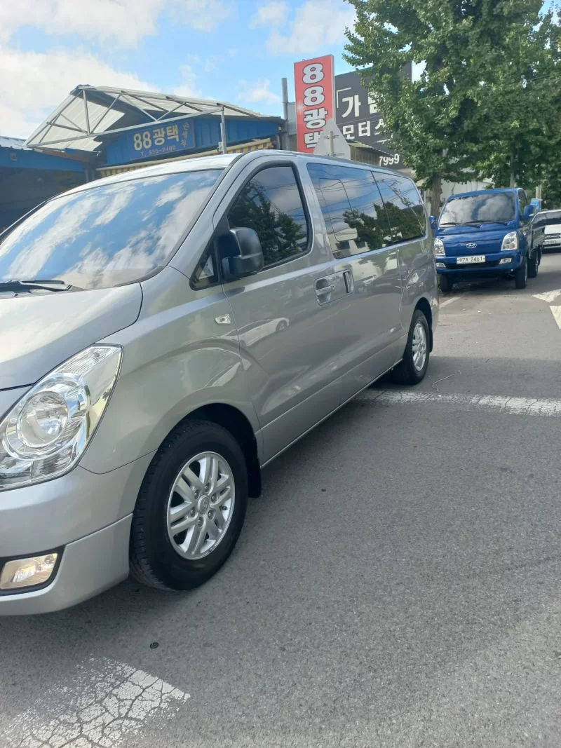 Hyundai Starex