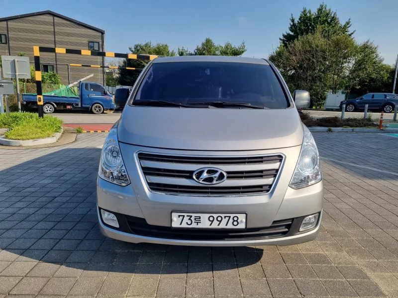 Hyundai Starex