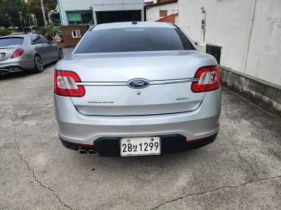 Ford TAURUS