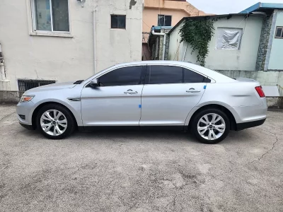 Ford TAURUS