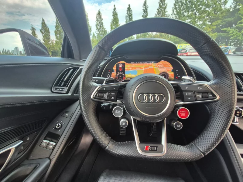 Audi R8