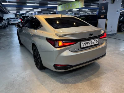 Lexus ES
