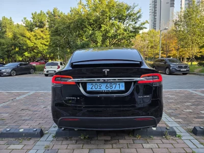 Tesla MODEL X