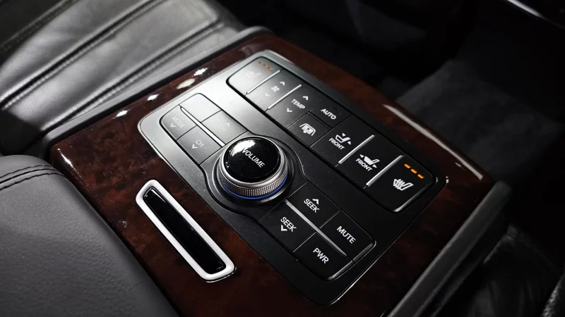 Hyundai Equus