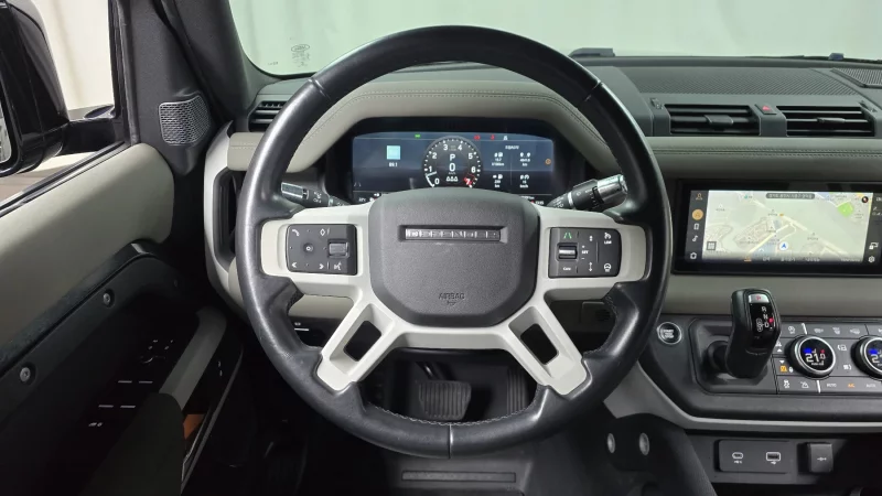 Land Rover DEFENDER