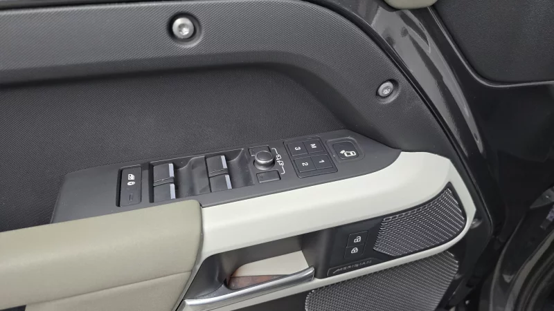 Land Rover DEFENDER