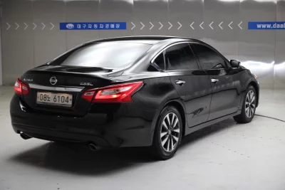 Nissan Altima