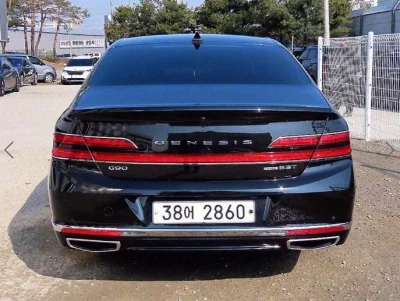 Genesis G90