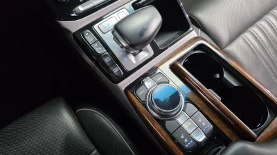 Genesis EQ900