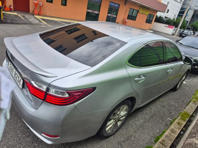 Lexus ES