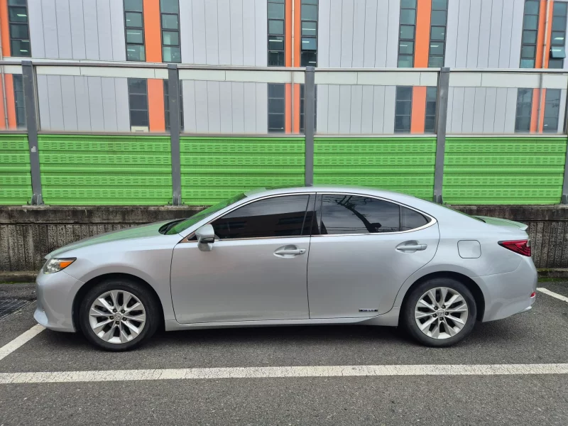 Lexus ES