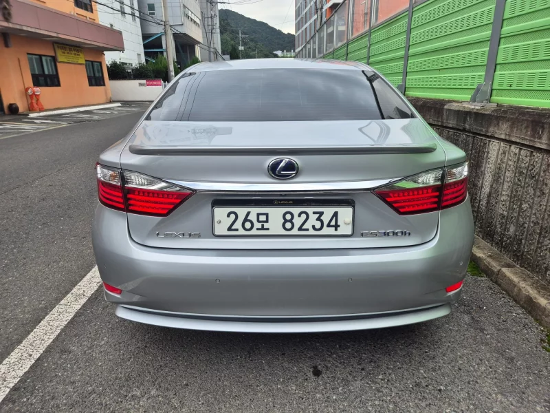 Lexus ES