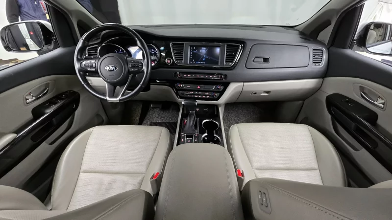 Kia Carnival