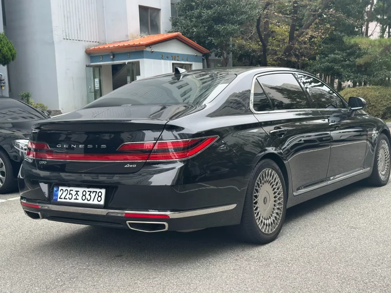 Genesis G90